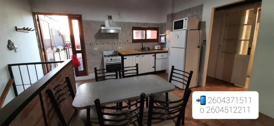 Kitchen or kitchenette, Dining area, minibar, pet friendly