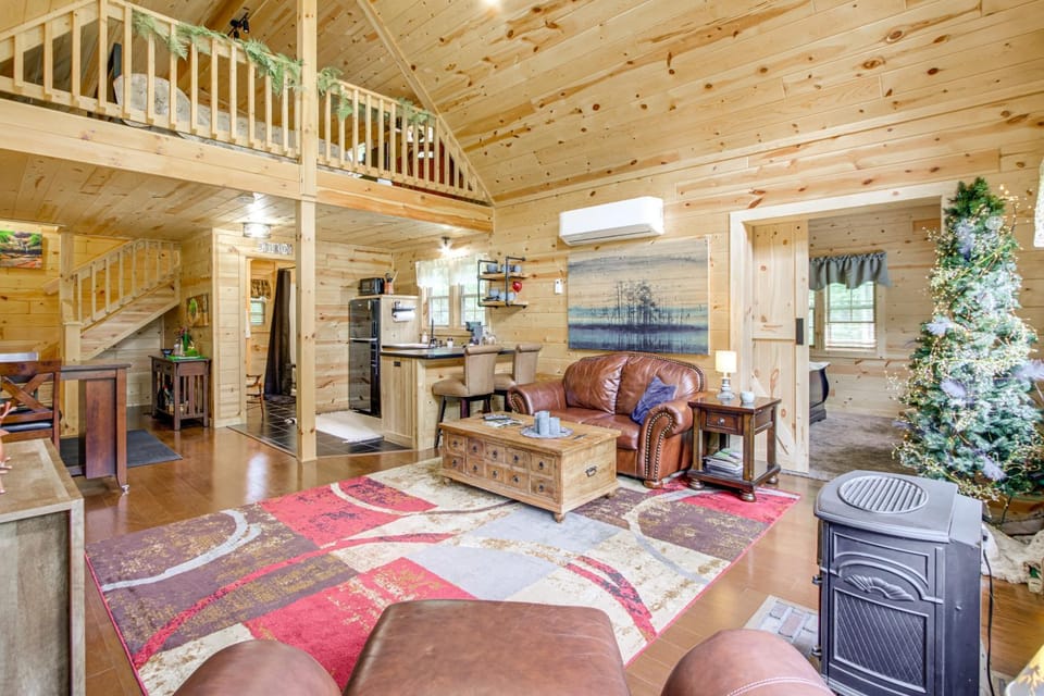Idyllic Cabin in the Heart of Hocking Hills Cabin in Laurel Township