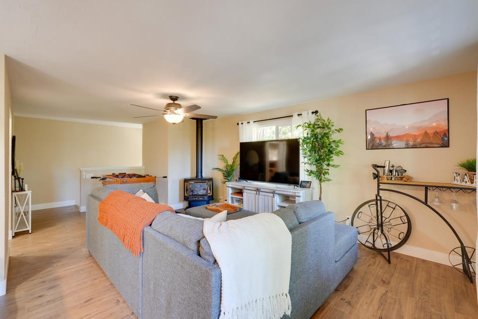 12 Mi to Apple Hill Family-Friendly Cabin Retreat Cabin in Pollock Pines