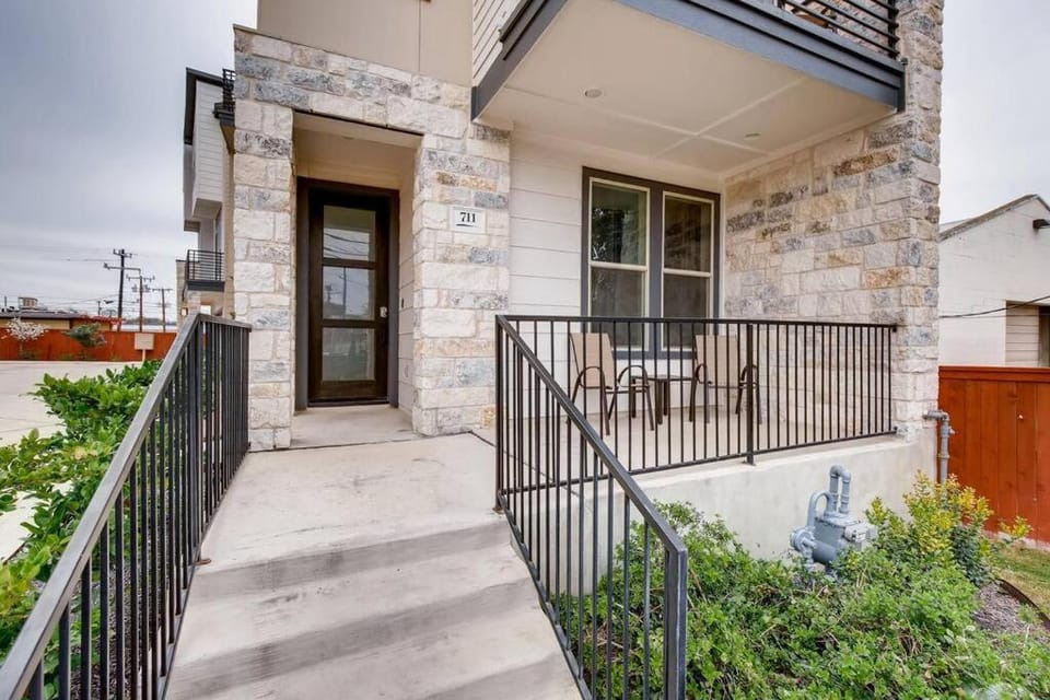 Property building, Patio, Facade/entrance