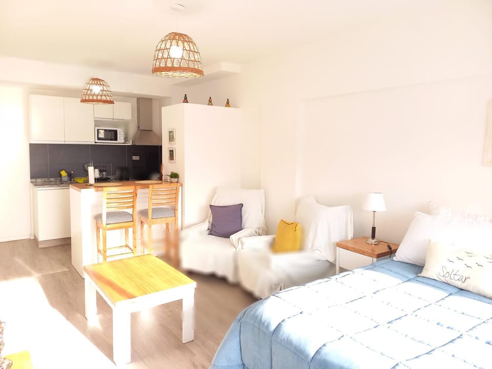 Photo of the whole room, Seating area
