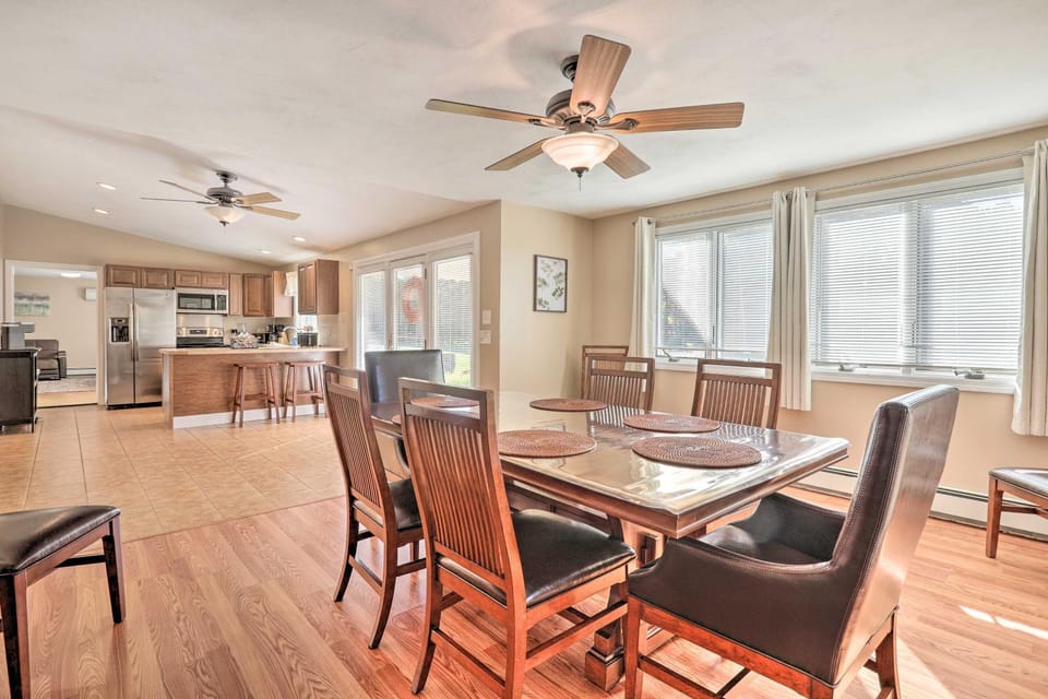 Tranquil Swansea Retreat w/ Fire Pit & Grill! House in Swansea