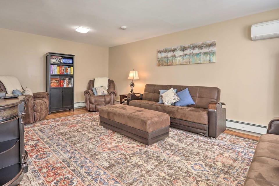 Tranquil Swansea Retreat w/ Fire Pit & Grill! House in Swansea