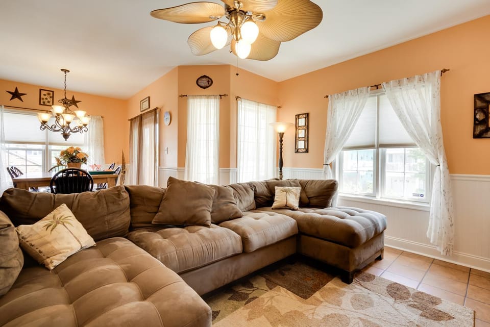 Breezy Wildwood Condo ~ 2 Blocks to Beach! House in Wildwood