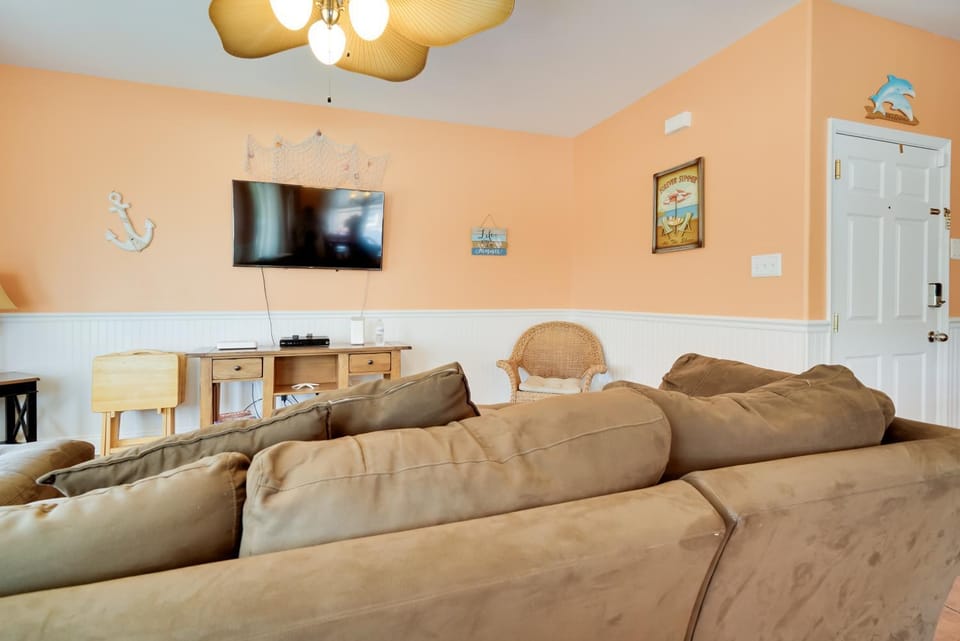 Breezy Wildwood Condo ~ 2 Blocks to Beach! House in Wildwood