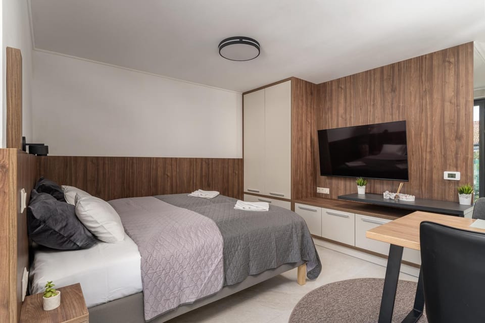 Communal lounge/ TV room, Bed, TV and multimedia, Living room, Photo of the whole room, Dining area, Bedroom