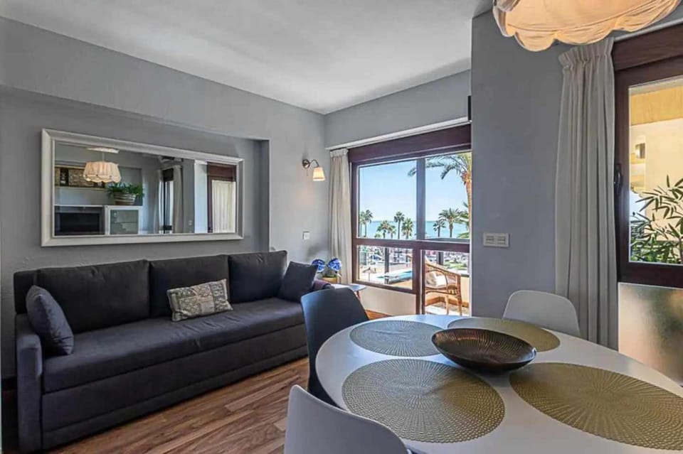 Communal lounge/ TV room, Dining area
