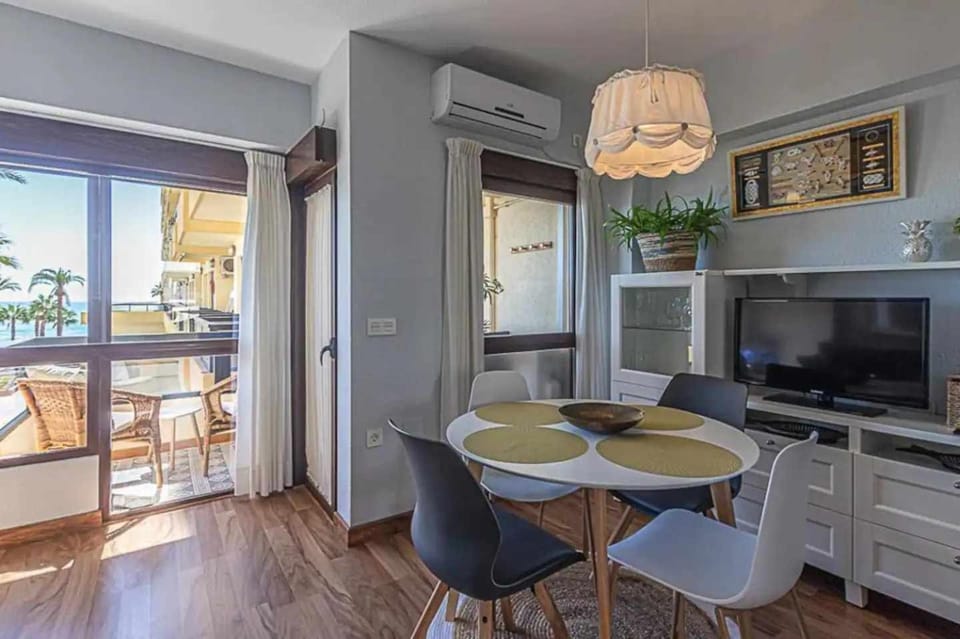 Communal lounge/ TV room, Dining area