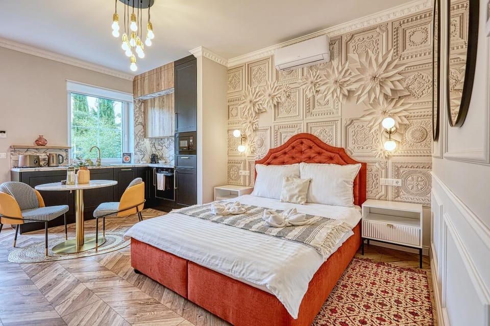 Bedroom, kitchen
