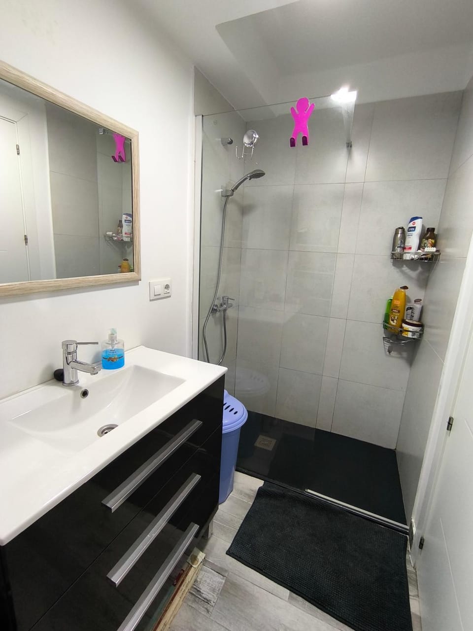 Shower, Bathroom, towels