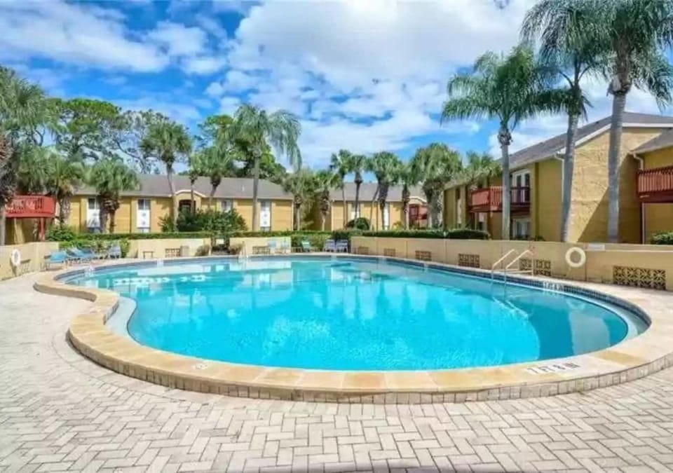 Lovely 3 bedroom first floor condo on golf course House in Sarasota