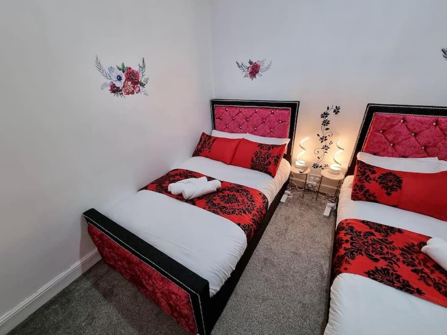 *6B7R* Setup for your most relaxed & amazing stay + Free Parking + Free Fast WiFi* House in Leeds