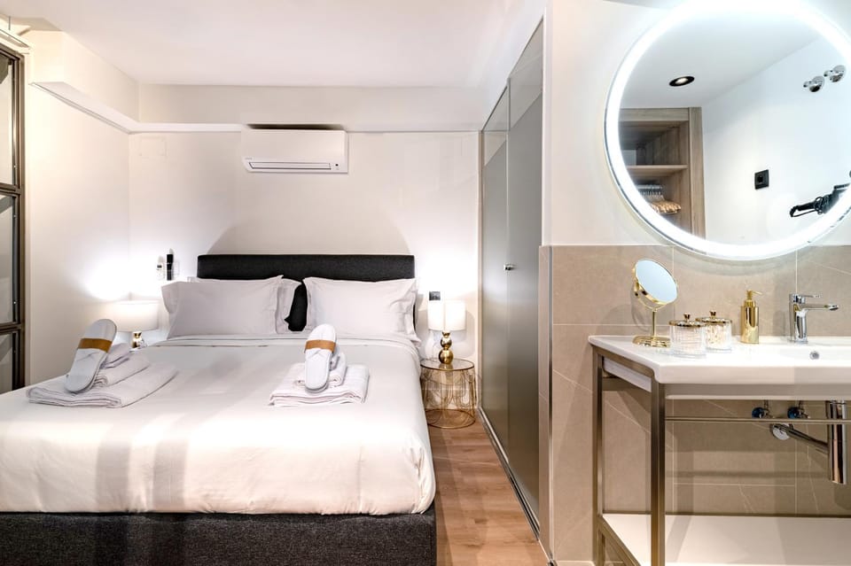 Bed, Bathroom, Bedroom, towels