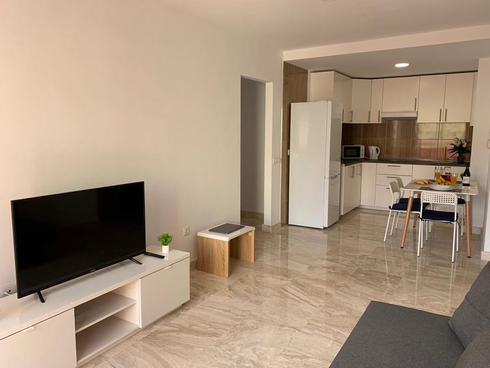 TV and multimedia, Kitchen or kitchenette, Living room, Seating area, Dining area, minibar