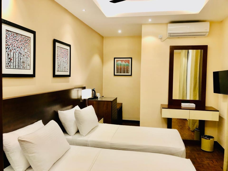 Bed, Photo of the whole room, Bedroom, hair dresser, air conditioner