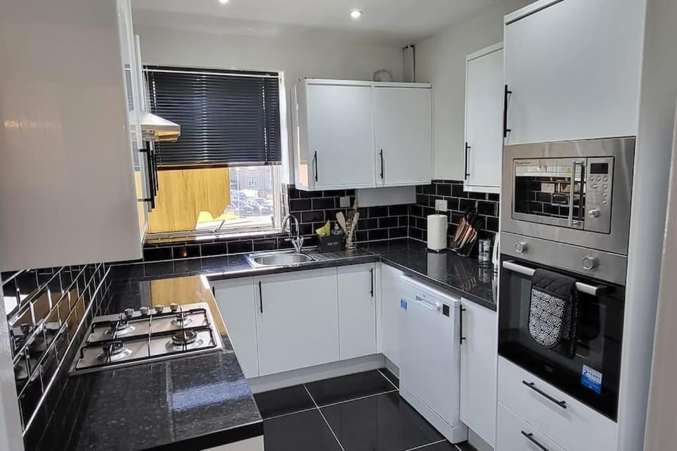 Newly refurbished 3 bedroom flat Apartment in North Warwickshire District