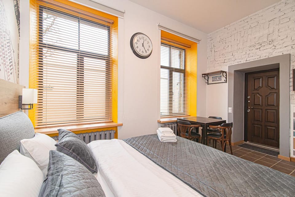 Bed, Seating area