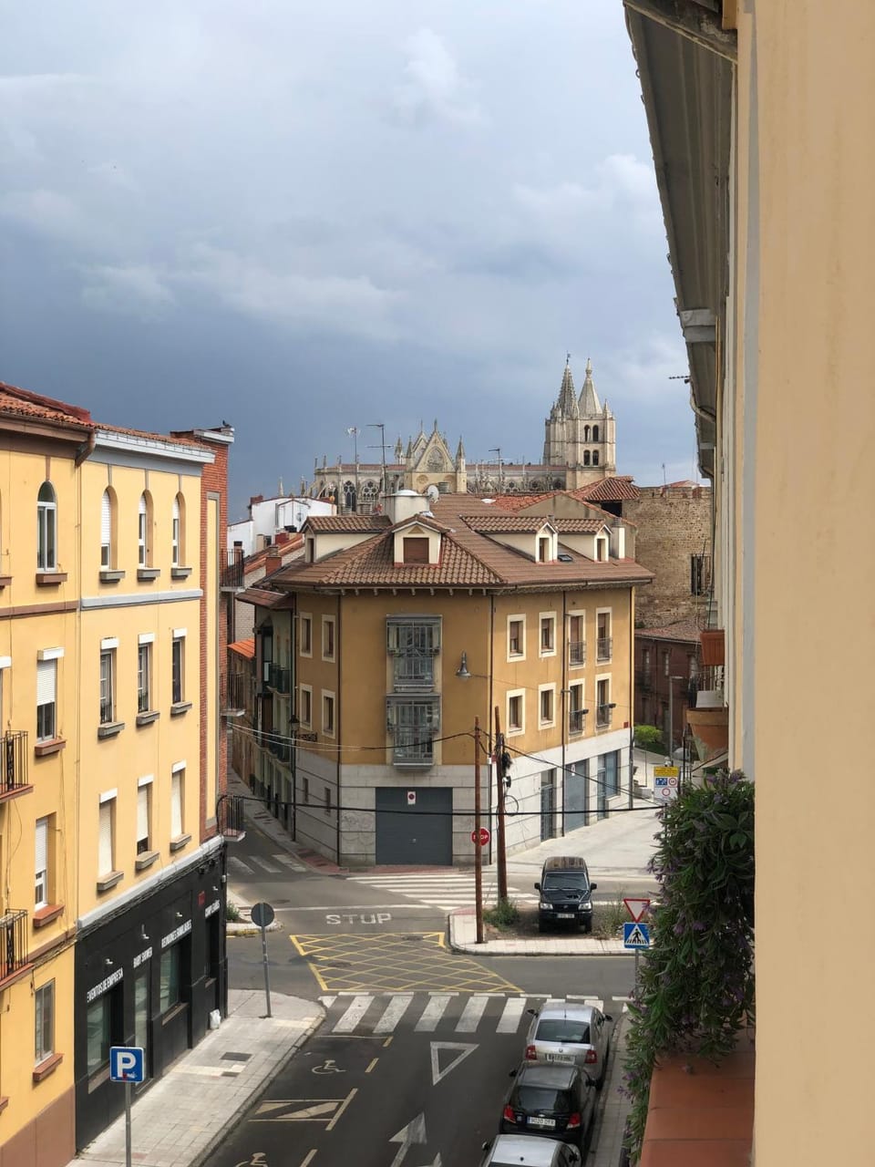 City view, Landmark view, Street view, Location, Quiet street view