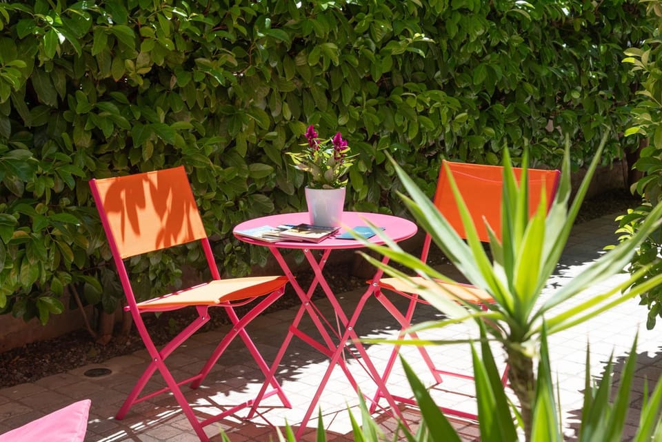 Garden, Seating area, Garden view