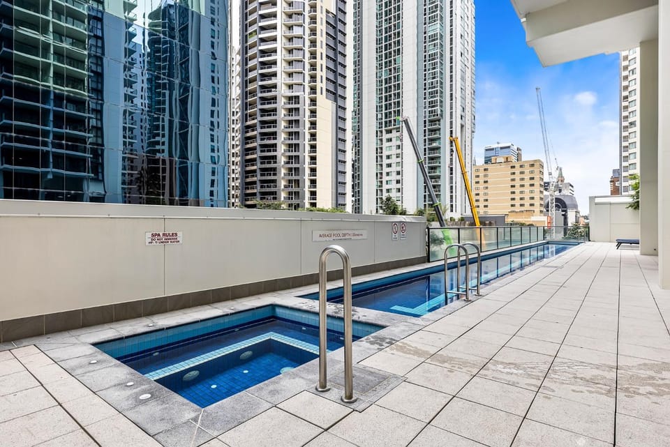 1-Bed Brisbane City Centre with Pool, BBQ & Gym Apartment in Brisbane City