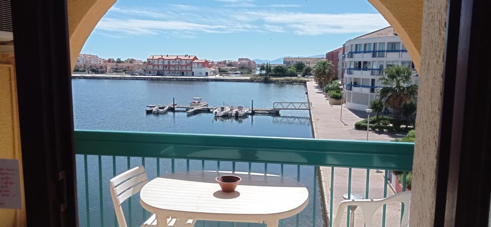 joli appart T2 les pieds dans l'eau Apartment in Le Barcarès