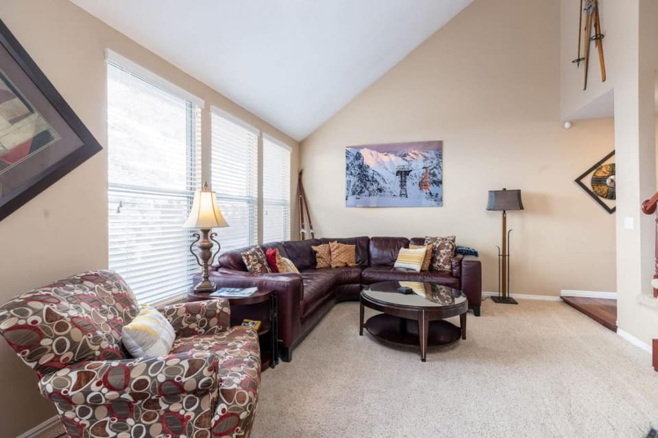 Wasatch Retreat - Pool Table, Ping Pong, & Arcade! Villa in Cottonwood Heights