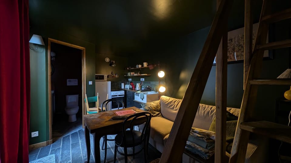 Bathroom, Seating area, Dining area