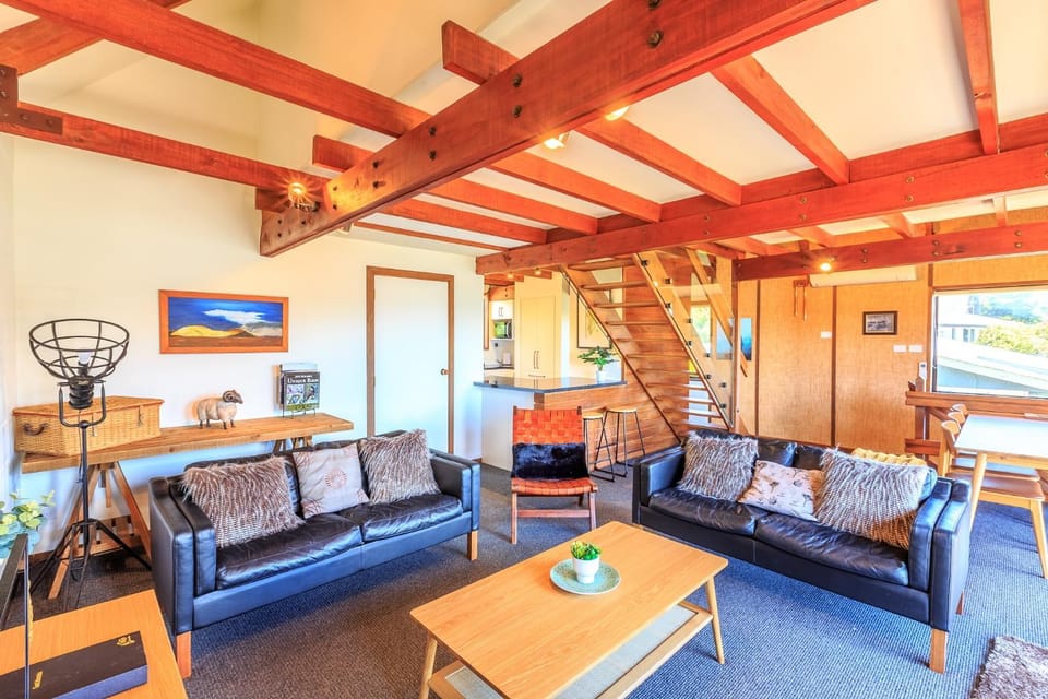 Living room, Dining area, Lake view, Mountain view