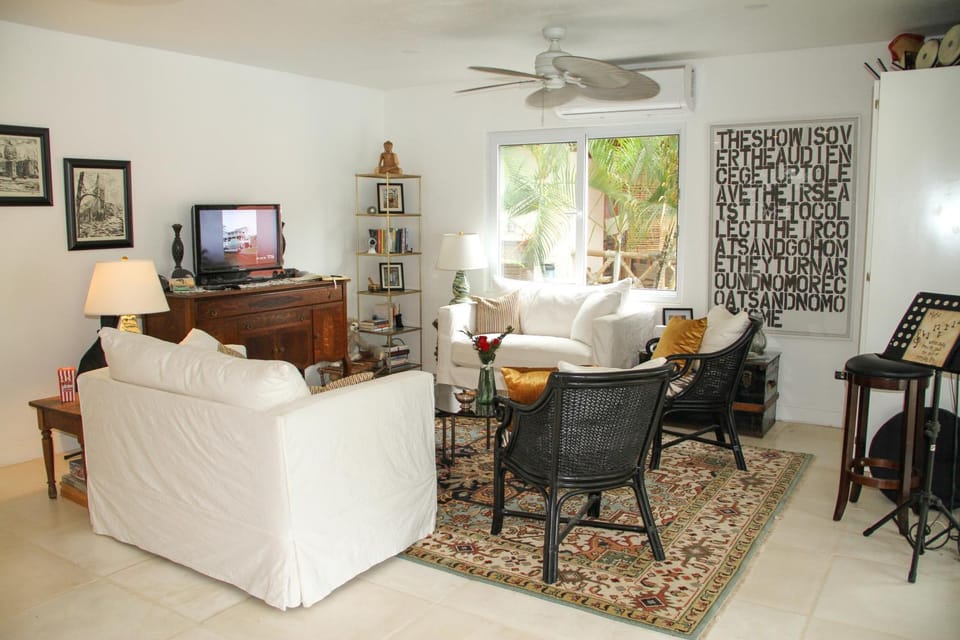 Communal lounge/ TV room