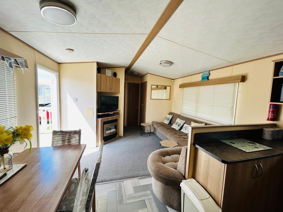 The Pad- 3 bed 2 bath, caravan Lido Beach Campground/ 
RV Resort in Prestatyn