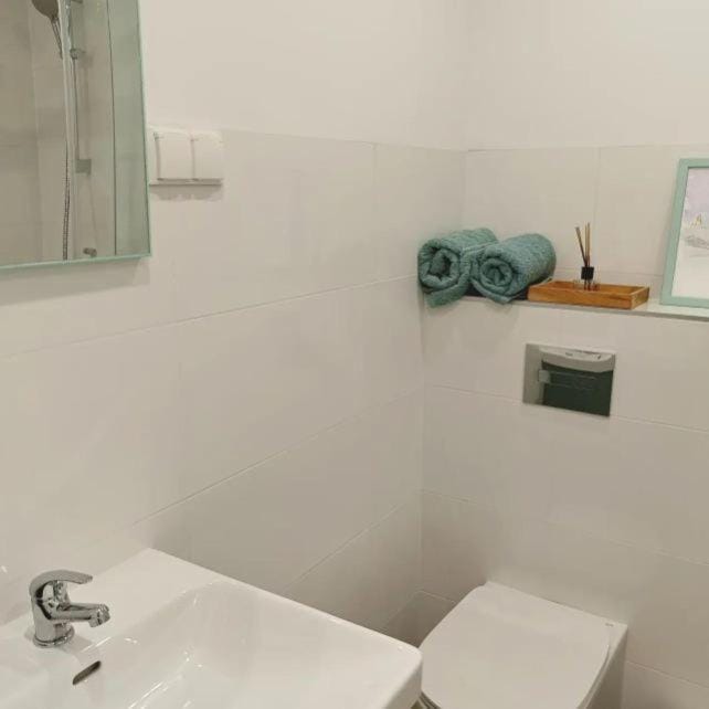 Bathroom, towels