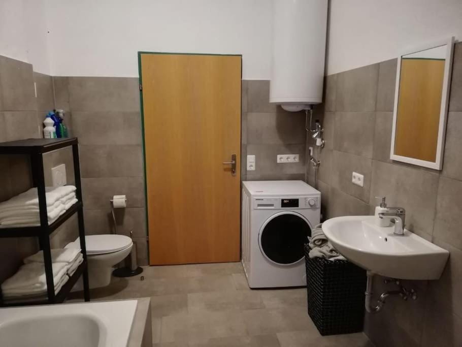 Rent a Room Amstetten Apartment in Upper Austria