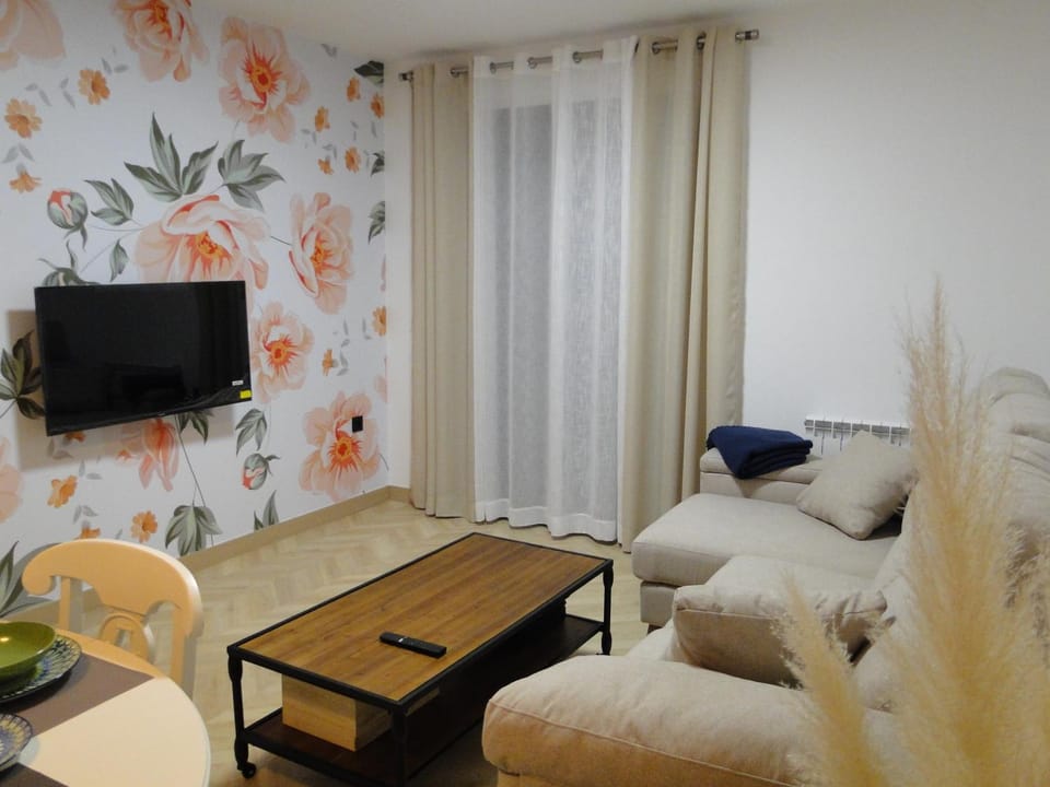 Communal lounge/ TV room, TV and multimedia, Living room, Seating area