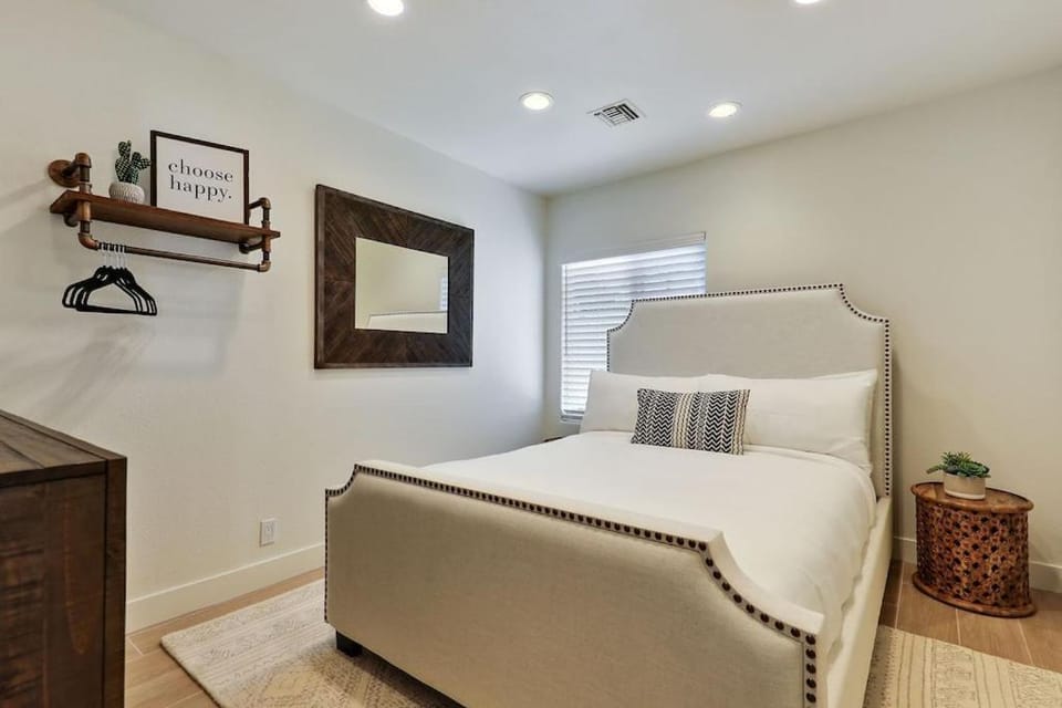 Delaware Estate - Expansive Backyard, Pool/Spa, Games, Great for Entertaining! House in Indian Wells