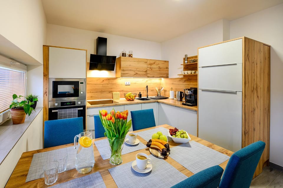 Coffee/tea facilities, Kitchen or kitchenette, Seating area, minibar, stove