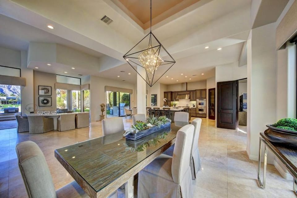 Villa Lago - Luxe Infinity Edge Pool, Mountain & Lake Views #065943 4br House in La Quinta