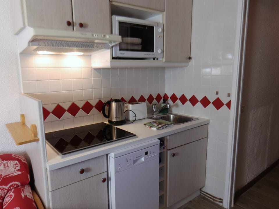 dishwasher, minibar, stove