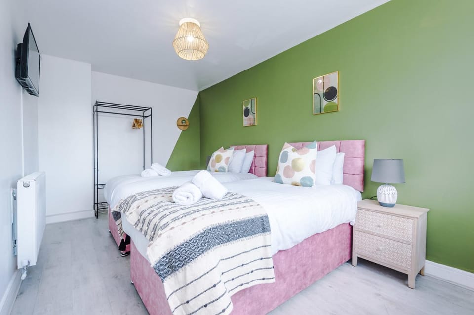 R&R - Modern Townhouse near Etihad & City Centre (5 Bedrooms, Free Parking) House in Manchester