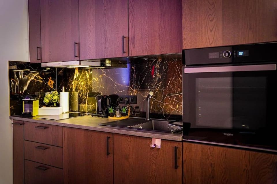 Coffee/tea facilities, Kitchen or kitchenette, oven, pet friendly, stove