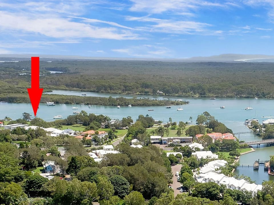 Bird's eye view, Location