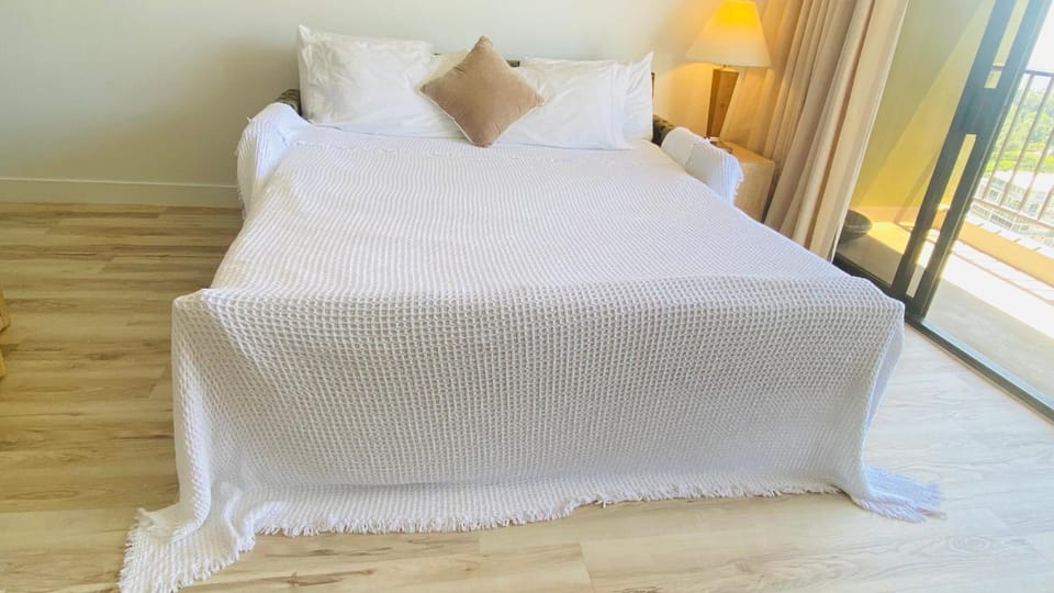 Newly renovated luxury, modern style Waikiki Sunset Hotel Ocean view Freeparking Apartment hotel in Honolulu