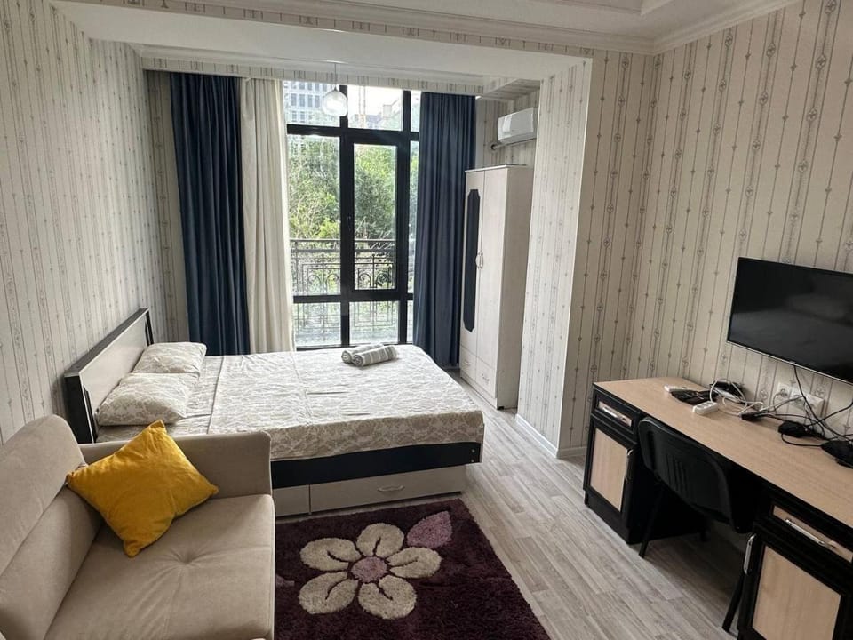 Bed, TV and multimedia, Bedroom