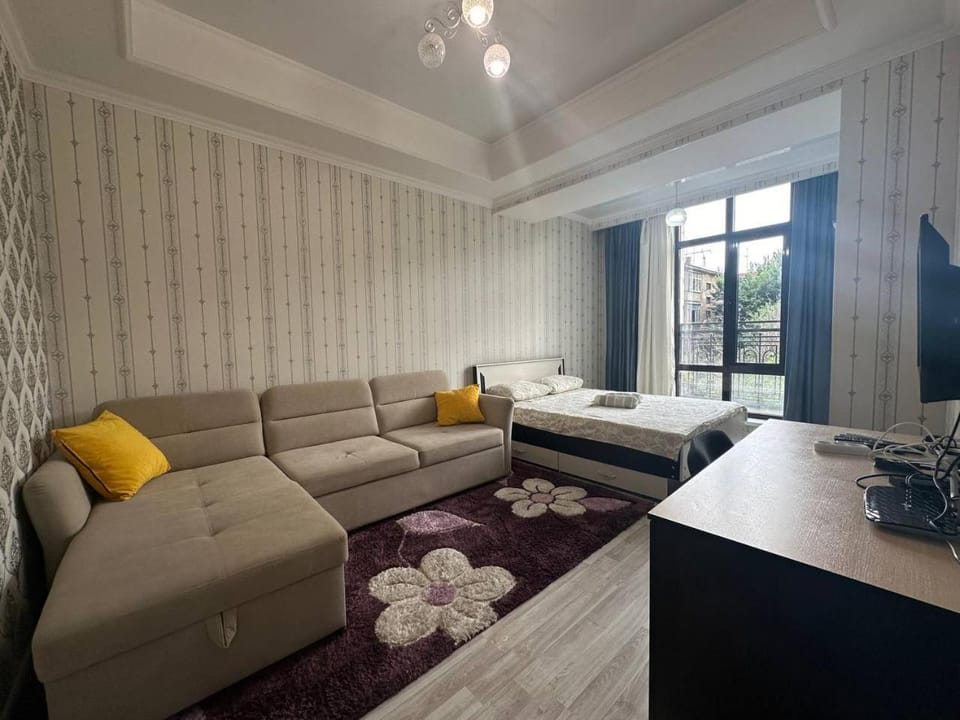 Bed, TV and multimedia, Bedroom