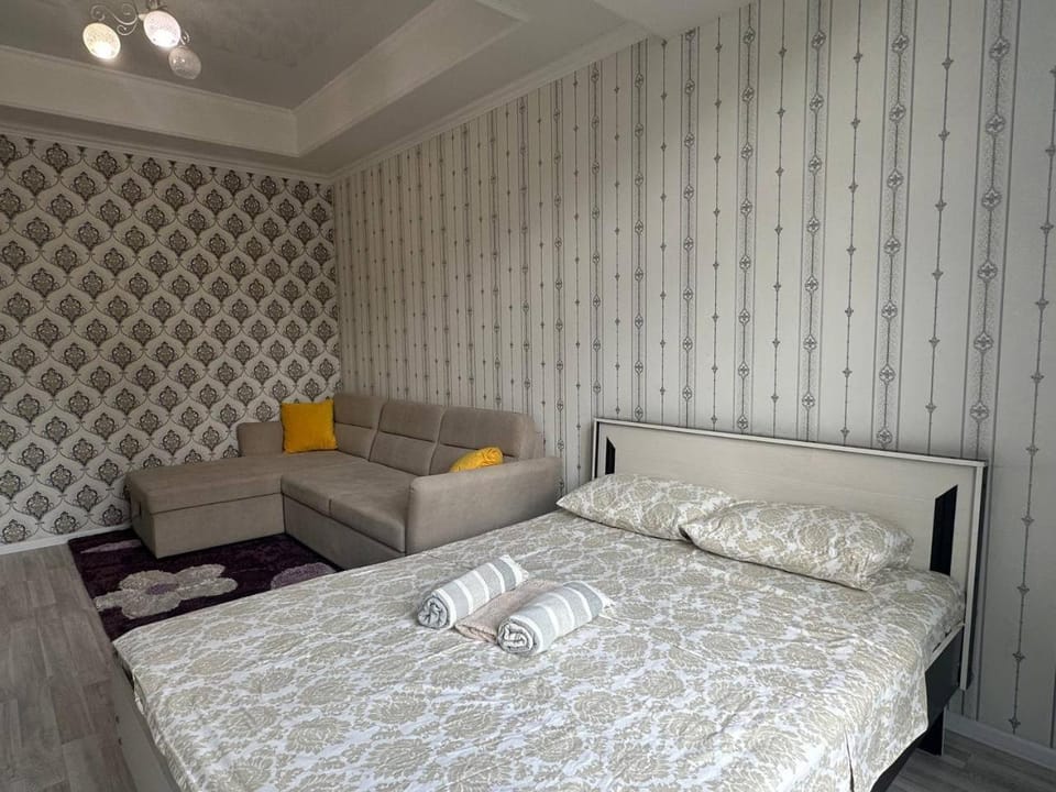 Bed, Bedroom, towels