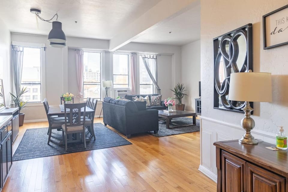 Top Floor Conv Center Free Parking 4 Beds Hotel in Gaslamp Quarter