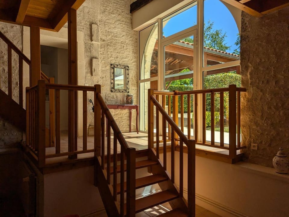 Gîte familial avec piscine chauffée, jardin privé et équipements bébé en pleine propriété viticole. - FR-1-653-18 House in Nouvelle-Aquitaine