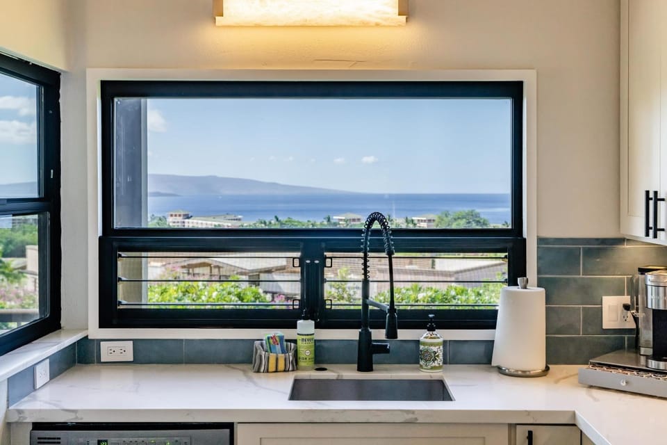 Upscale and Elegant Vistas House in Wailea