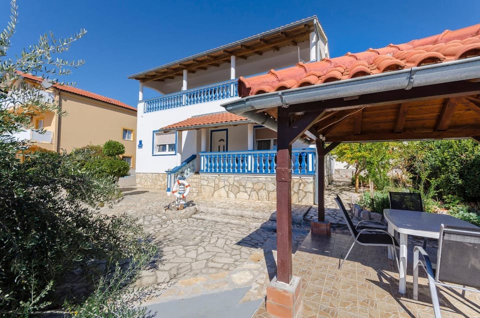 Patio, Facade/entrance