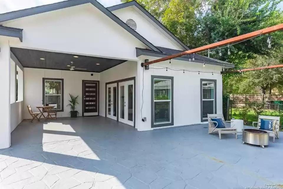 Property building, Patio, Facade/entrance