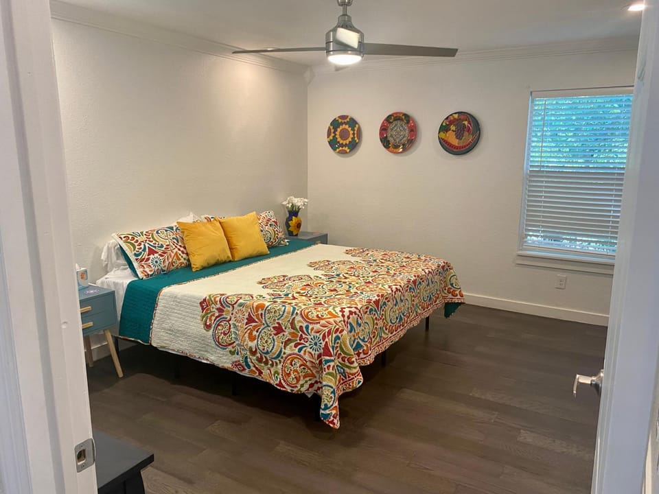 Bed, Bedroom, fireplace